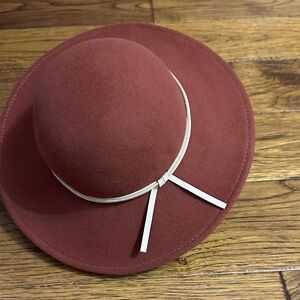 Little Girl’s Elegant Rust Hat with Beige Accent